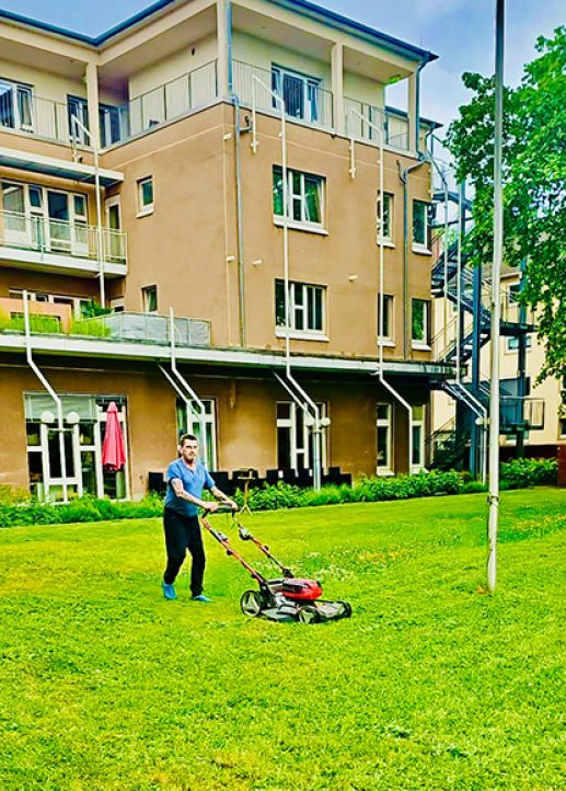 Rasenmähen im SRW