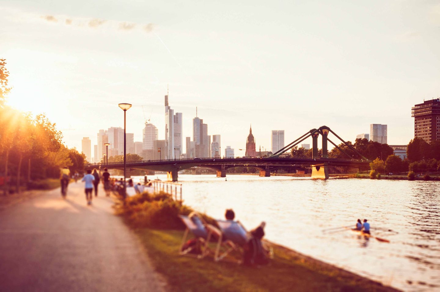 Frankfurt Main bei Sonnenuntergang